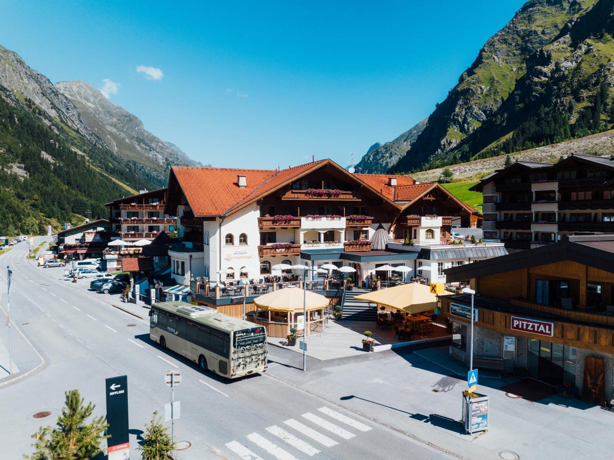Hotel Mittagskogel Pitztal Санкт Леонард им Пицтал Екстериор снимка