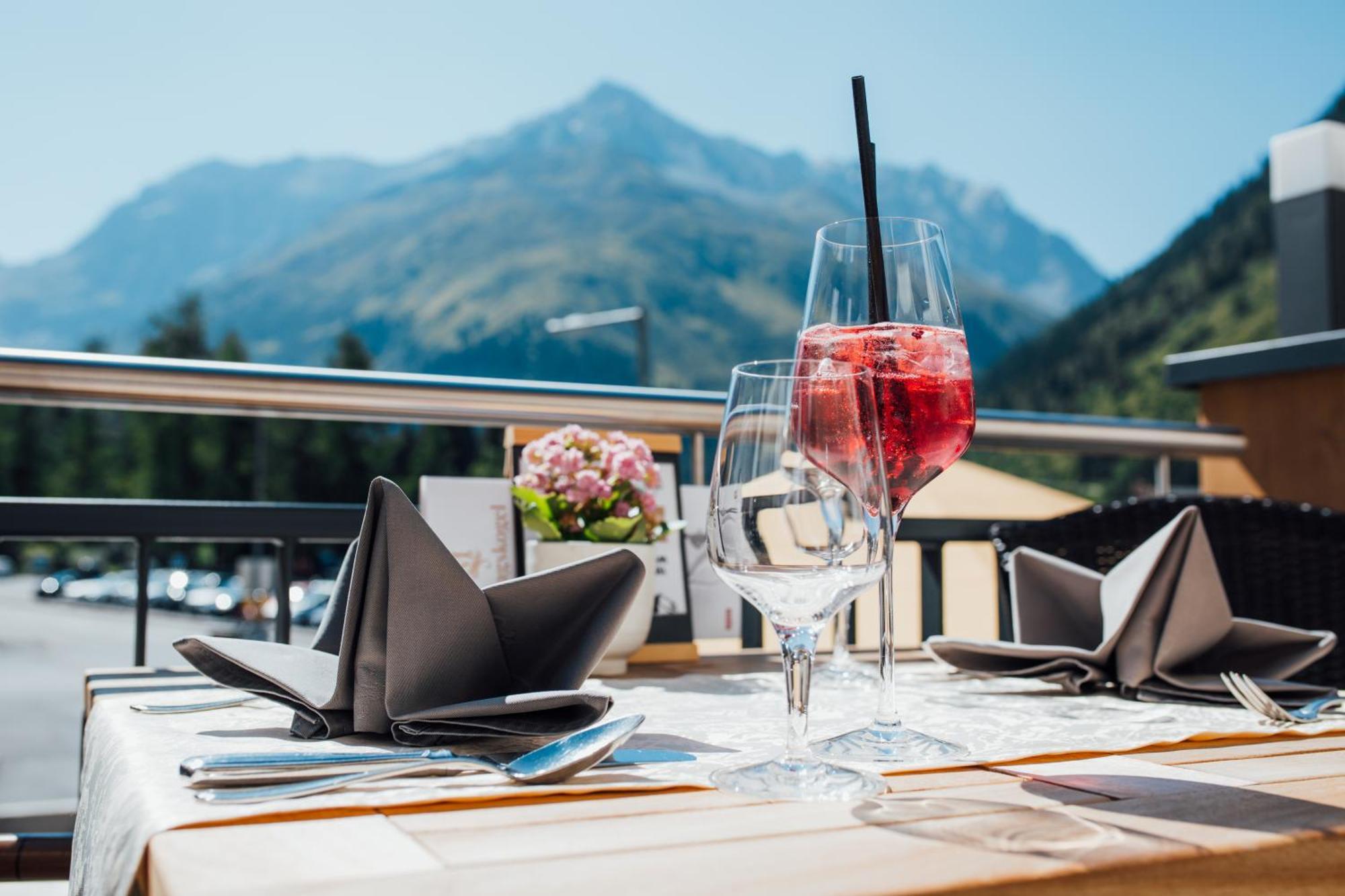 Hotel Mittagskogel Pitztal Санкт Леонард им Пицтал Екстериор снимка
