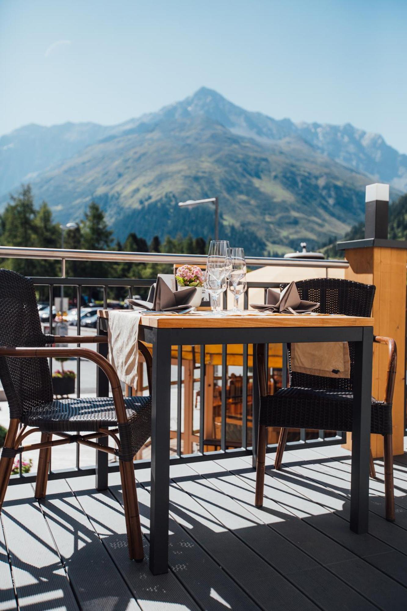 Hotel Mittagskogel Pitztal Санкт Леонард им Пицтал Екстериор снимка