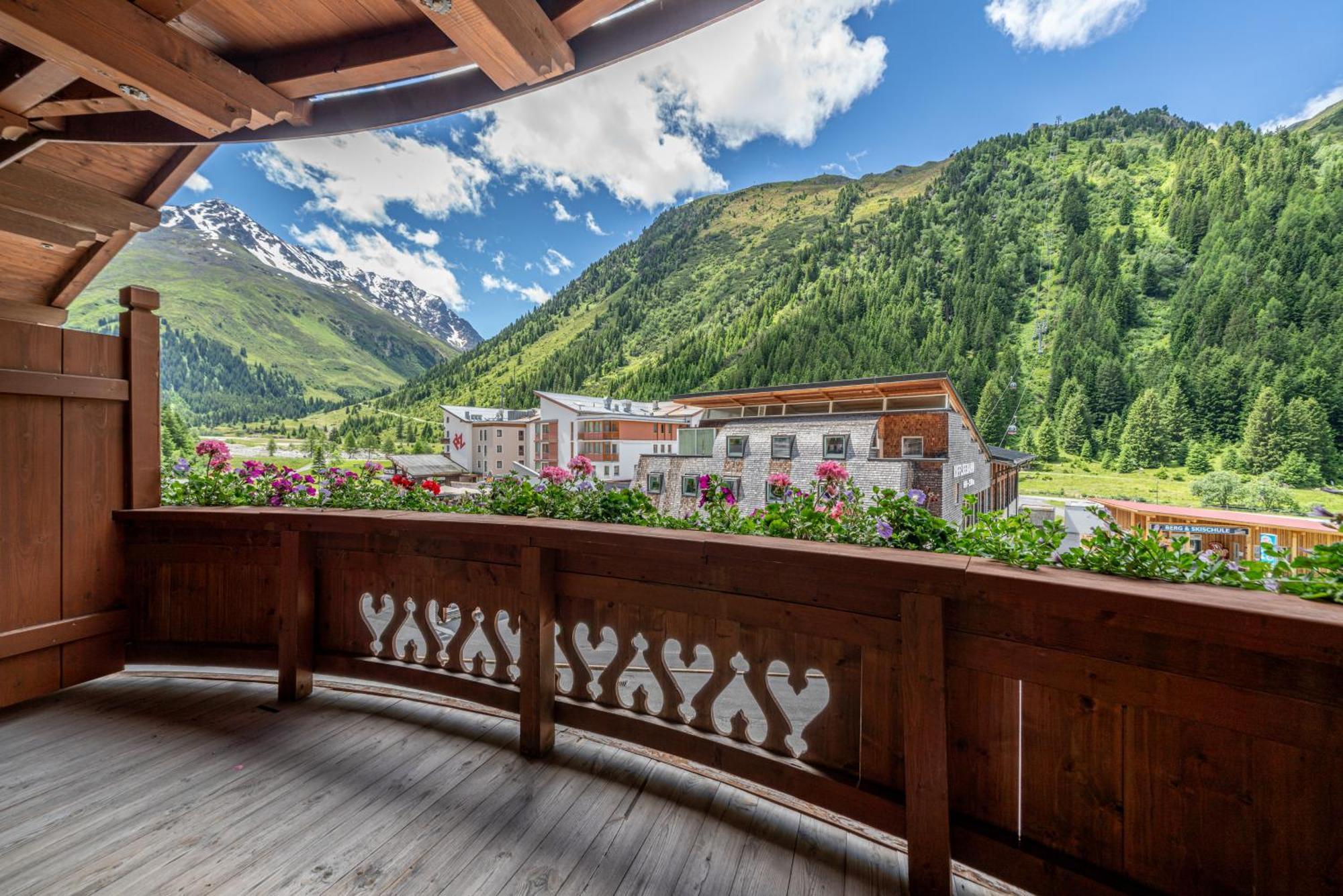 Hotel Mittagskogel Pitztal Санкт Леонард им Пицтал Екстериор снимка